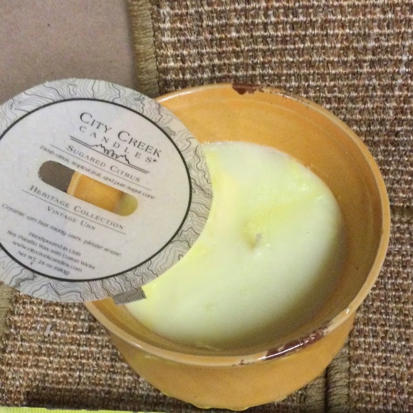 24 oz Vintage Urn Soy Blend Candle - NEW - Picture 6 of 7